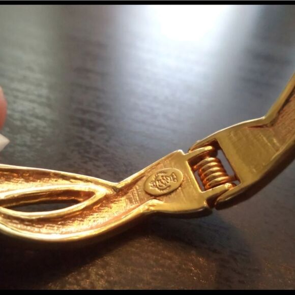 VINTAGE SIGNED PREMIER DESIGNS RHINESTONE HINGED 6 3/4" BRACELET - Picture 4 of 7